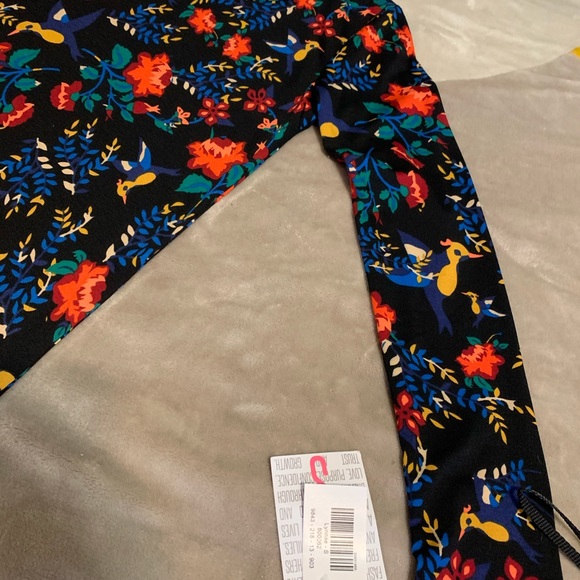 *4/$30*Hummingbird Lynnae top - Picture 2 of 6